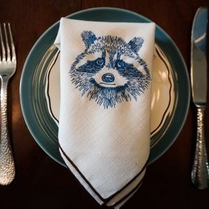 COPY - Set of 4 embroidered linen dinner napkins with raccoon